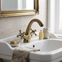 vintage-bronze-bathroom-faucet